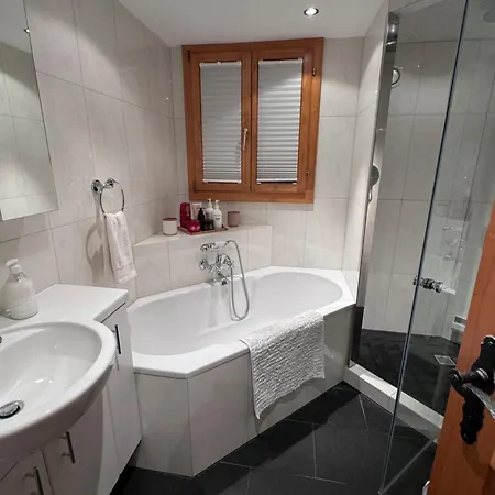 Apartamento Lovely 3 Bedroom Schönried
